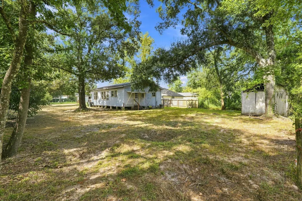 105 League Street Cleveland, TX 77327