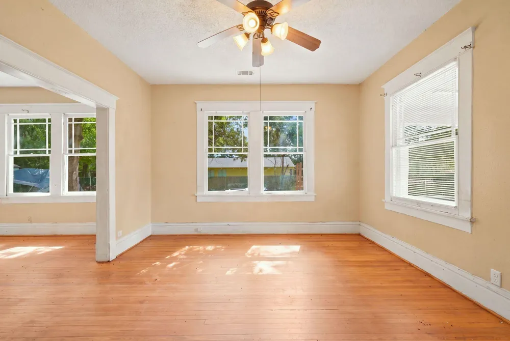 105 League Street Cleveland, TX 77327