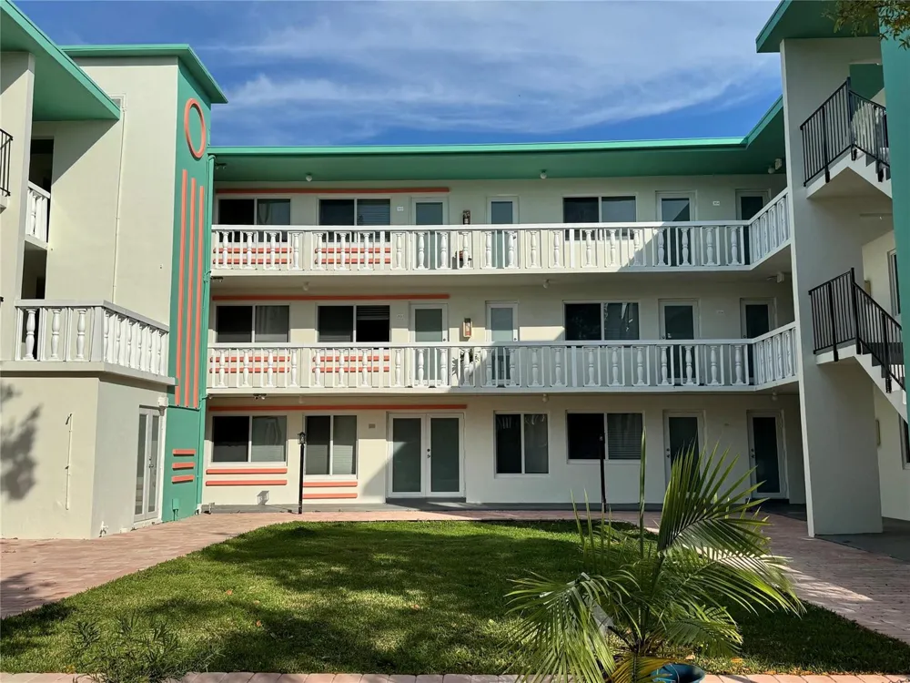 1857 Jefferson Street #205 Hollywood, FL 33020