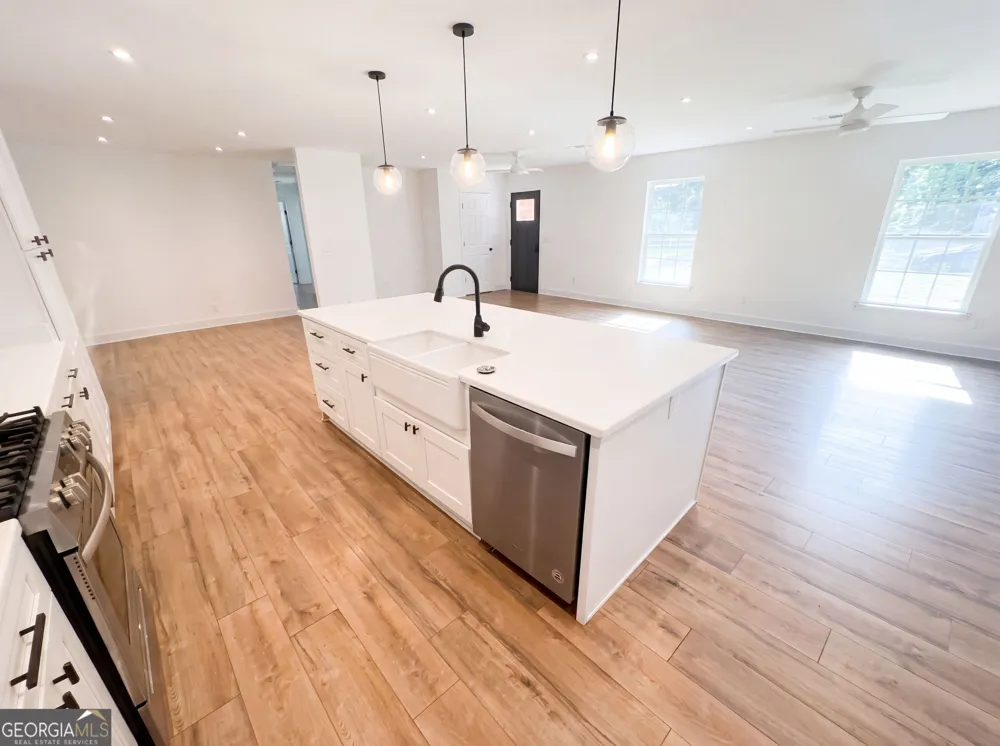 1625 Windsor DR Waycross, GA 31501