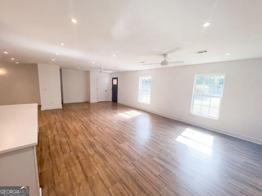 1625 Windsor DR Waycross, GA 31501