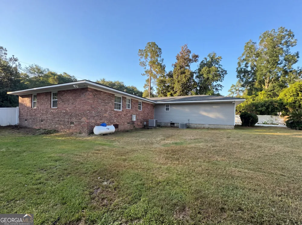 1625 Windsor DR Waycross, GA 31501