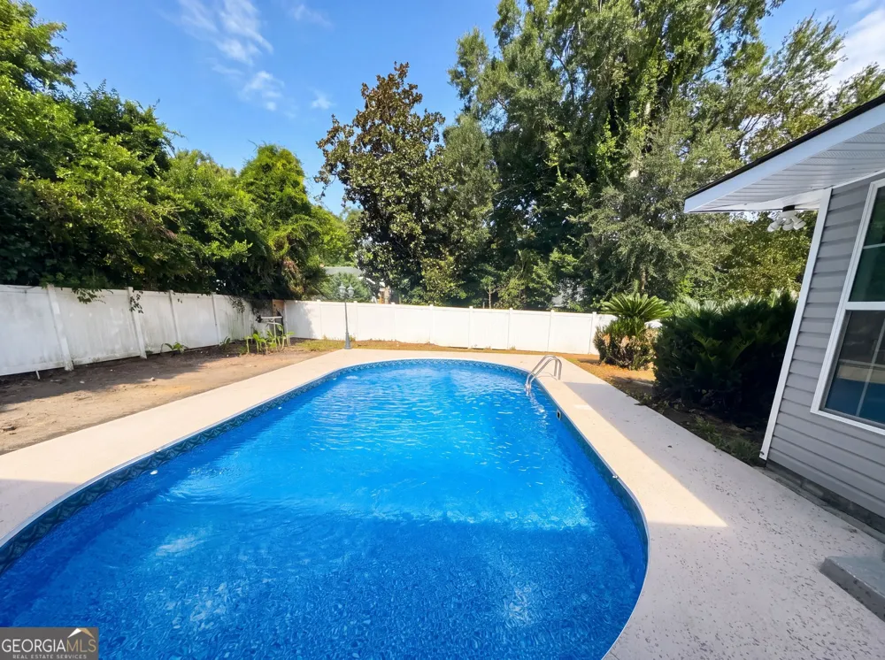 1625 Windsor DR Waycross, GA 31501