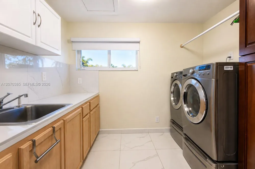 12231 SW 1st St Miami, FL 33184