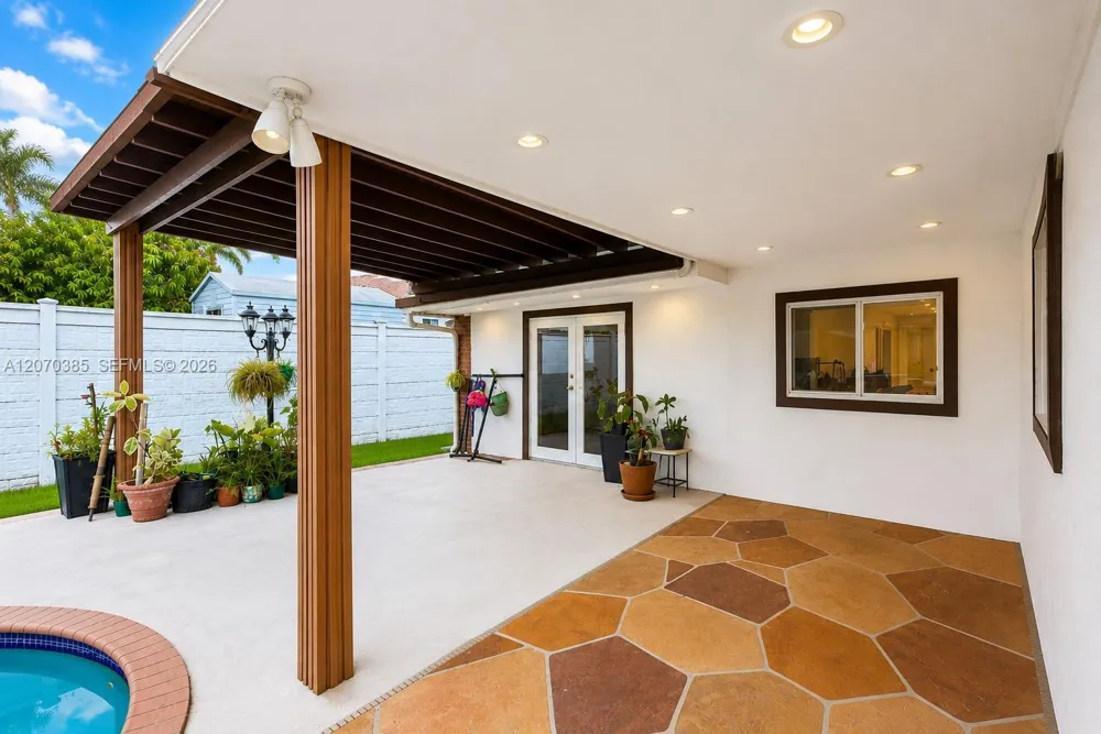 12231 SW 1st St Miami, FL 33184