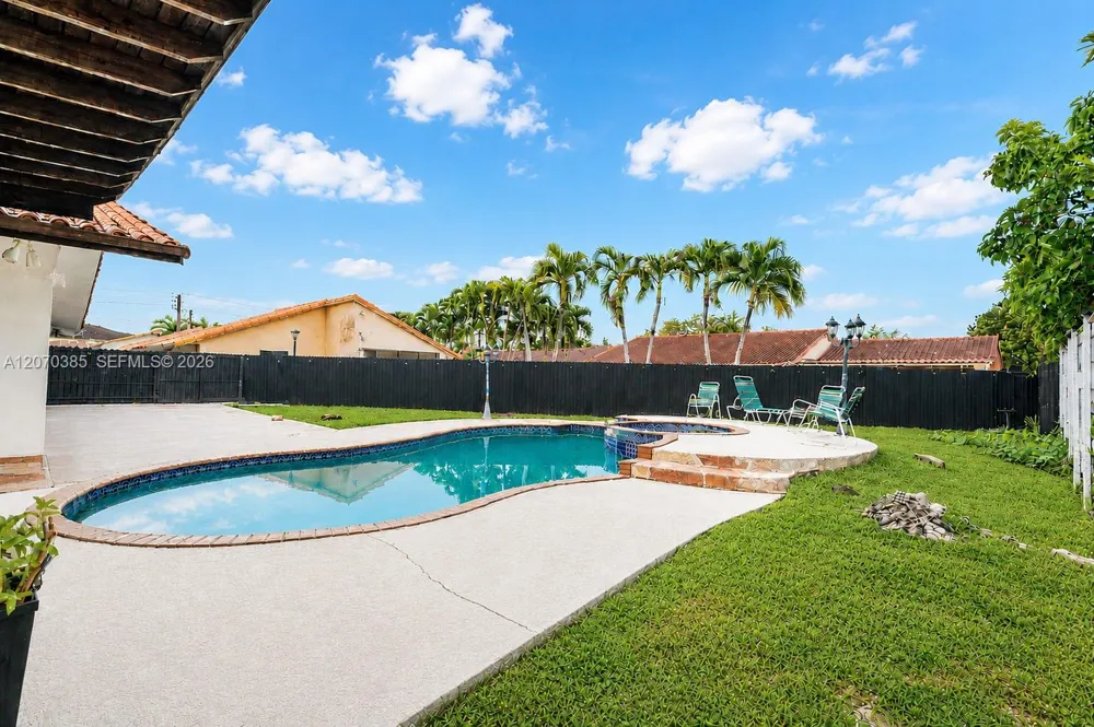 12231 SW 1st St Miami, FL 33184
