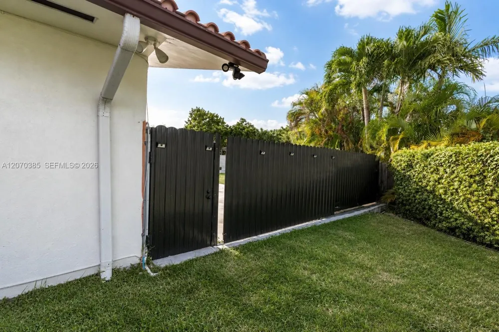 12231 SW 1st St Miami, FL 33184