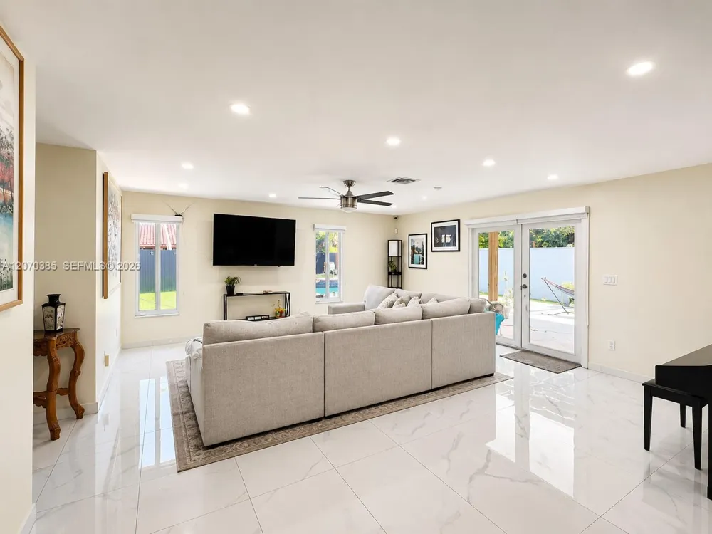 12231 SW 1st St Miami, FL 33184