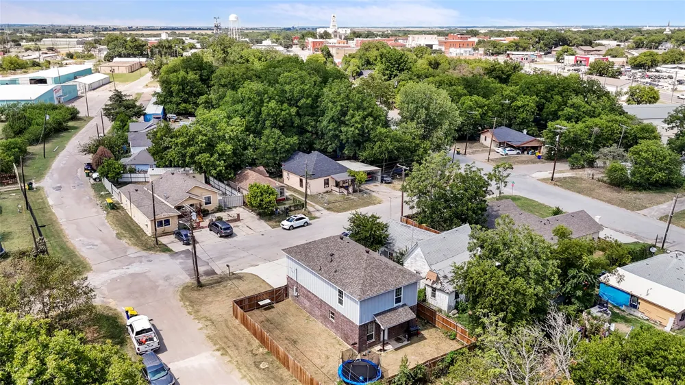 105 Lamar Street Hillsboro, TX 76645