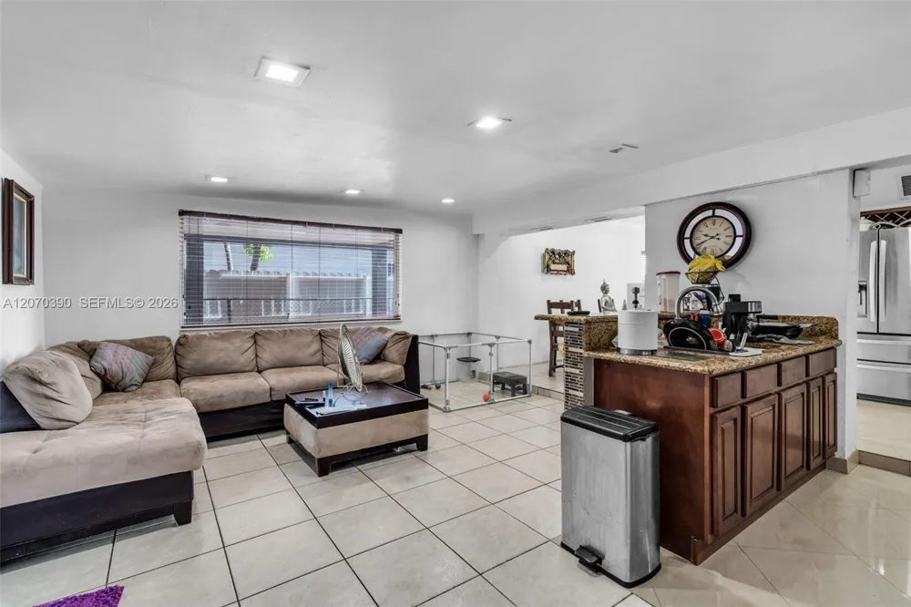 820 E 10th Ave Hialeah, FL 33010