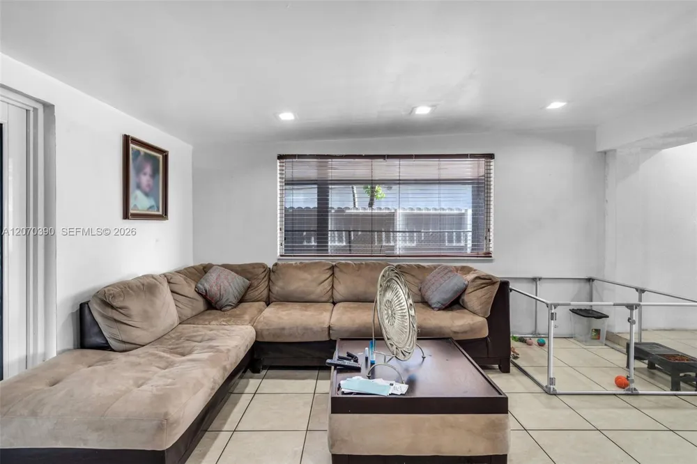 820 E 10th Ave Hialeah, FL 33010