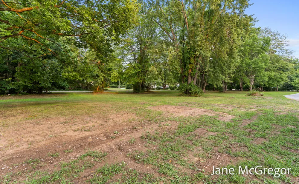 13727 Cleveland Street Crockery Township, MI 49448