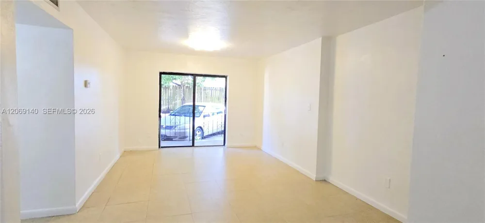 718 SE 8th St #6 Hialeah, FL 33010