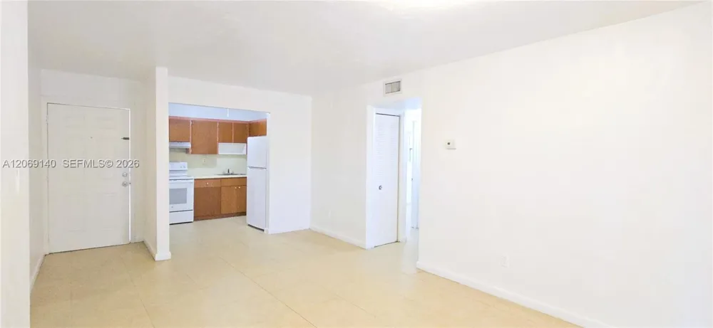 718 SE 8th St #6 Hialeah, FL 33010