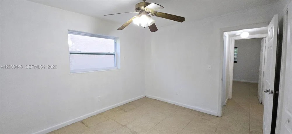 718 SE 8th St #6 Hialeah, FL 33010
