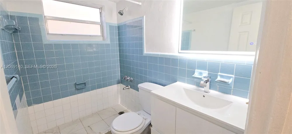 718 SE 8th St #6 Hialeah, FL 33010