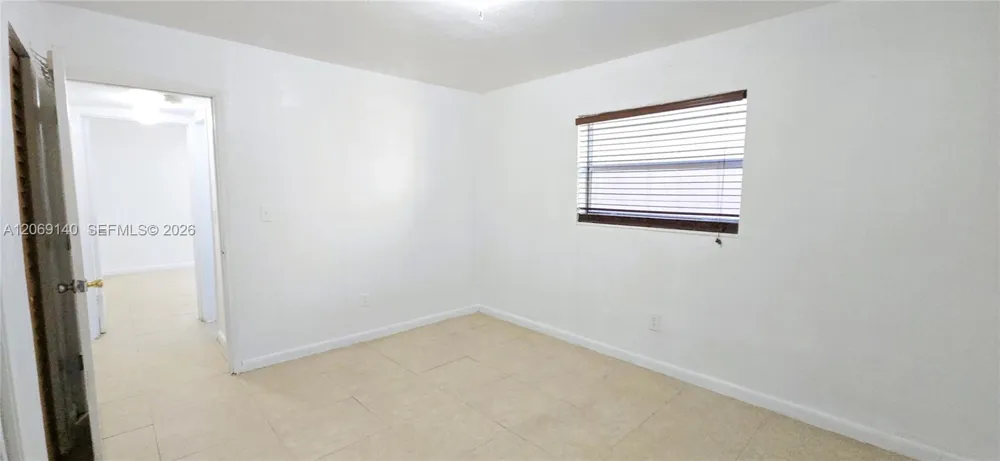 718 SE 8th St #6 Hialeah, FL 33010