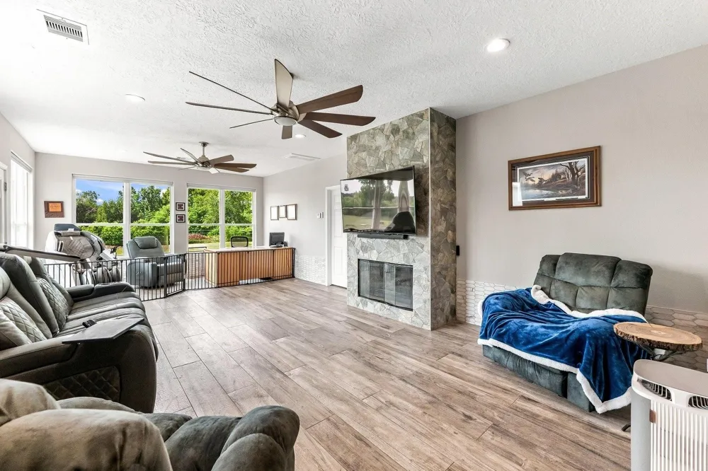 9010 Point Barrow Road Beach City, TX 77523