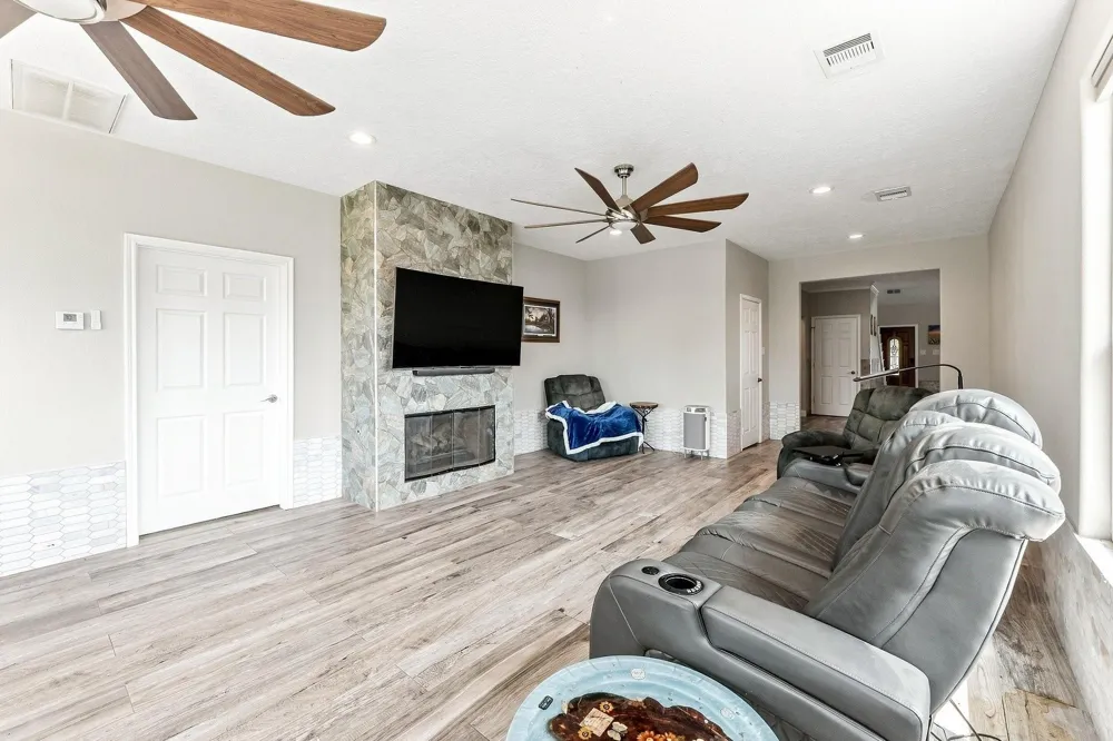 9010 Point Barrow Road Beach City, TX 77523