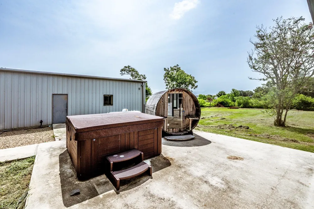 9010 Point Barrow Road Beach City, TX 77523