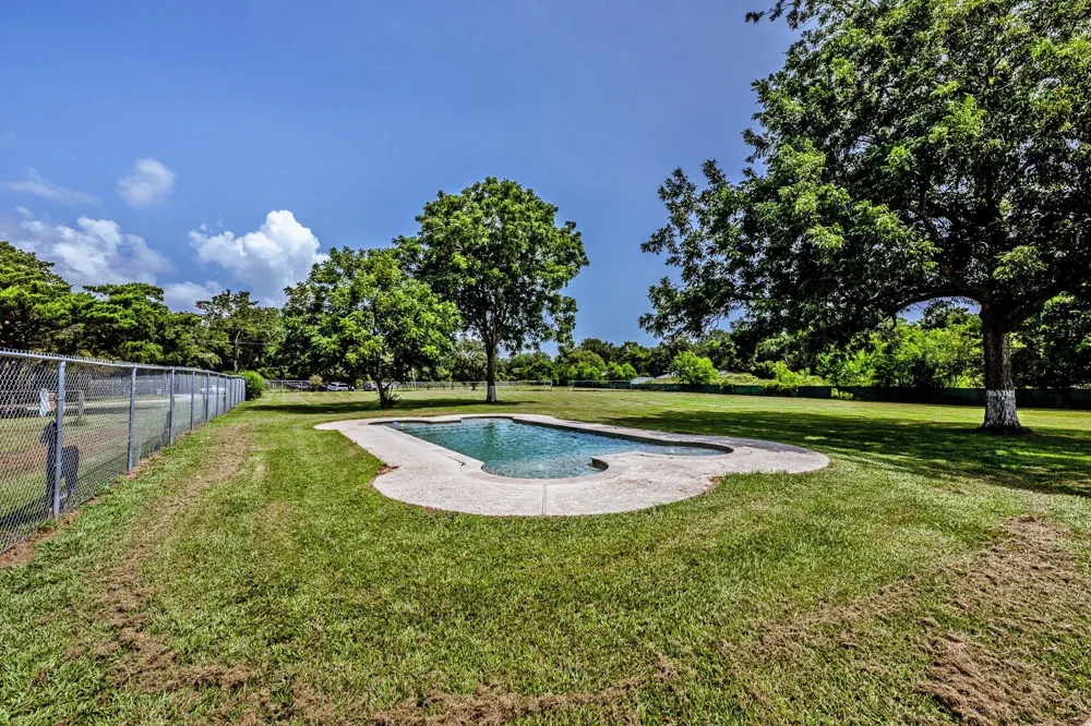 9010 Point Barrow Road Beach City, TX 77523