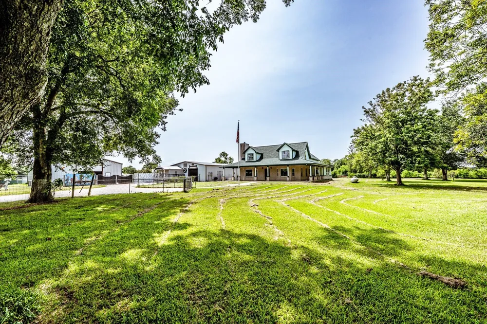 9010 Point Barrow Road Beach City, TX 77523