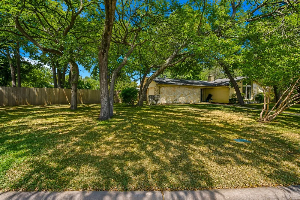 133 Oakhurst Drive Bedford, TX 76022