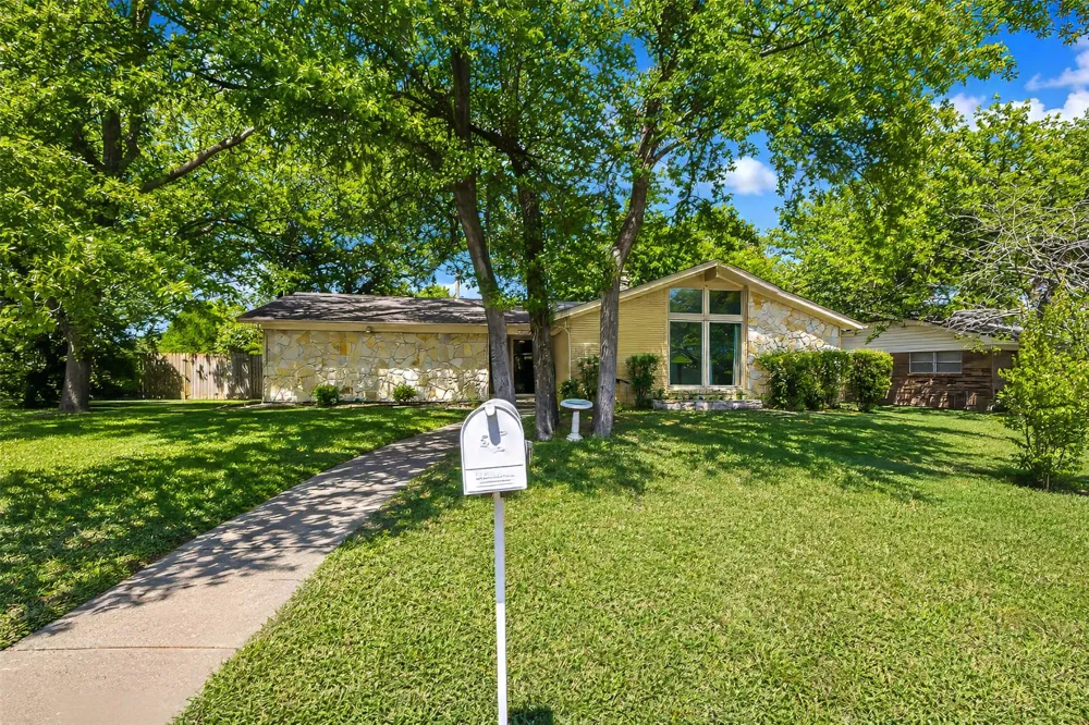 133 Oakhurst Drive Bedford, TX 76022