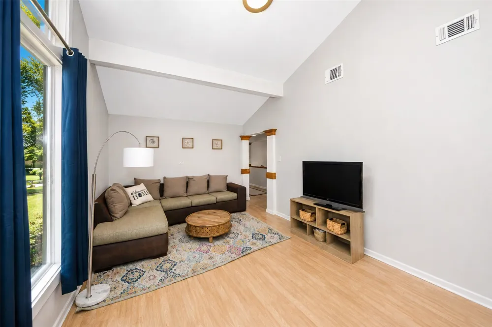 133 Oakhurst Drive Bedford, TX 76022