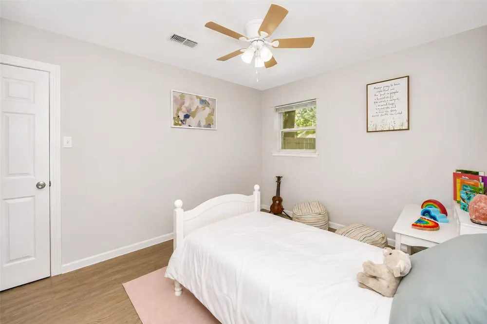 133 Oakhurst Drive Bedford, TX 76022
