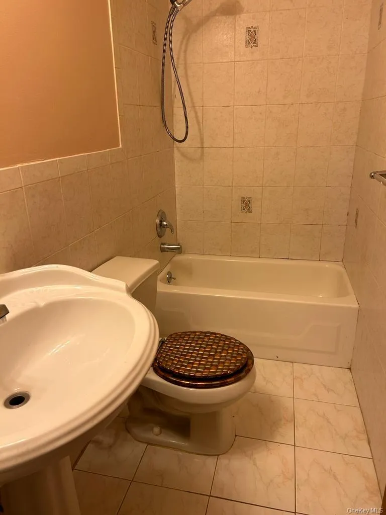 24615 137th Avenue Rosedale, NY 11422