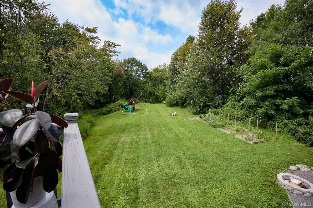 26 Hoof Print Road Millbrook, NY 12545