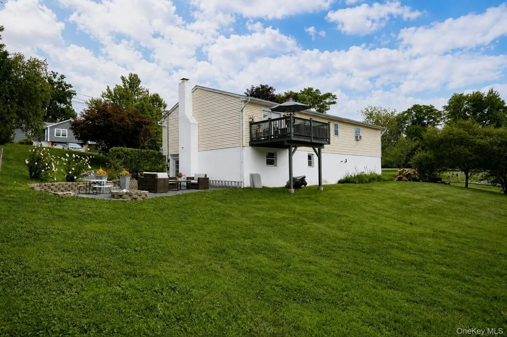 26 Hoof Print Road Millbrook, NY 12545