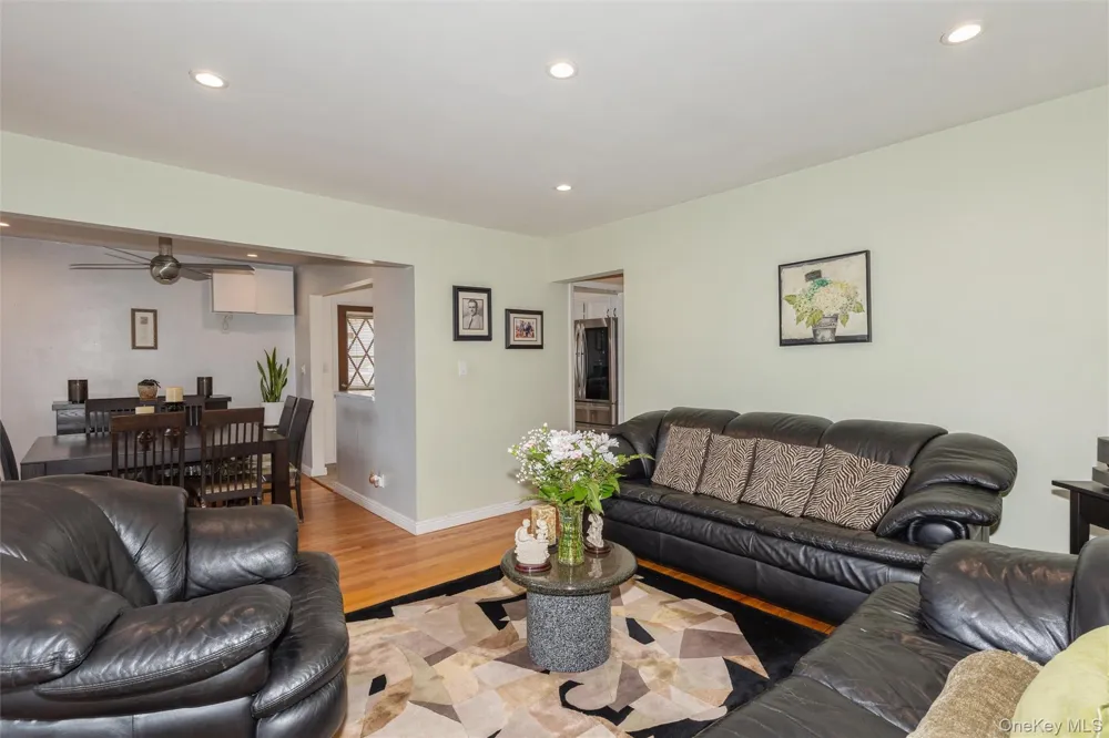 977 Third Avenue Franklin Square, NY 11010