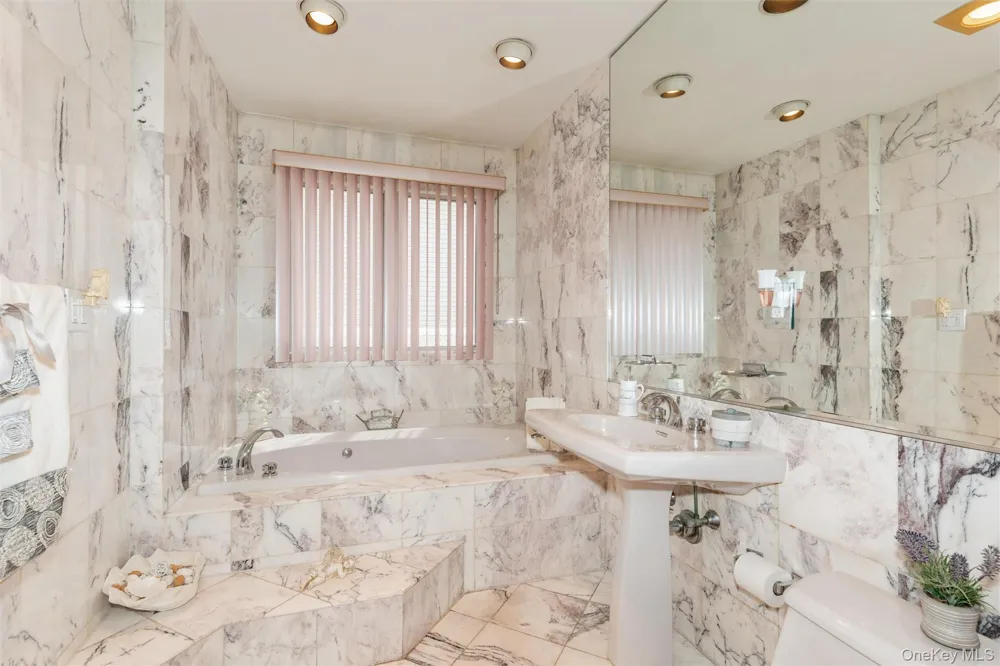 977 Third Avenue Franklin Square, NY 11010