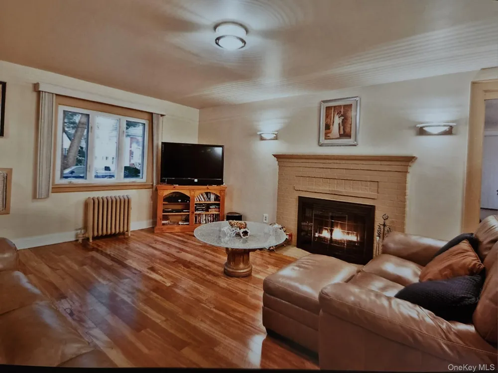 112-44 178th Street Addisleigh Park, NY 11433