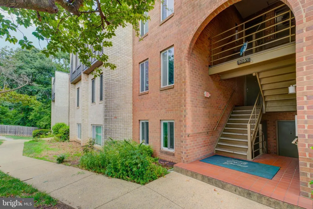 5051 7TH ROAD S #102 Arlington, VA 22204