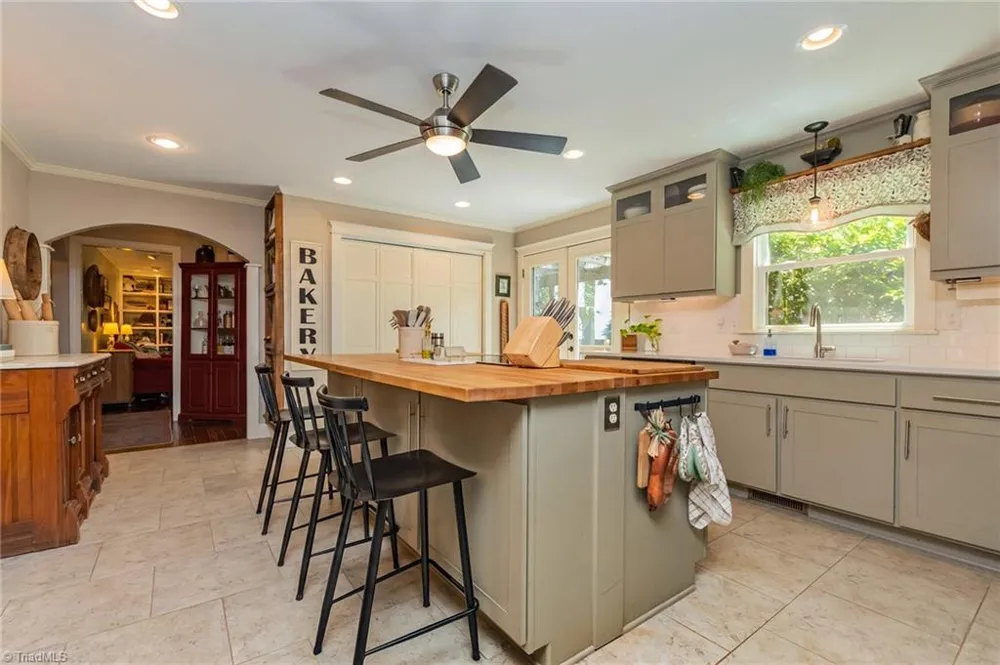2014 La Vista Drive High Point, NC 27265