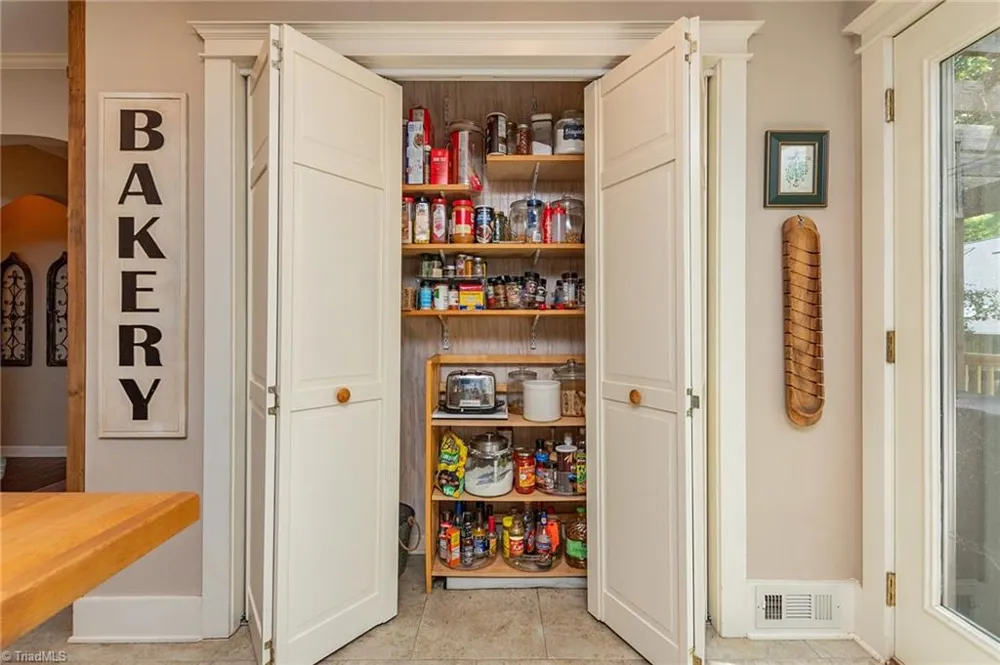 2014 La Vista Drive High Point, NC 27265