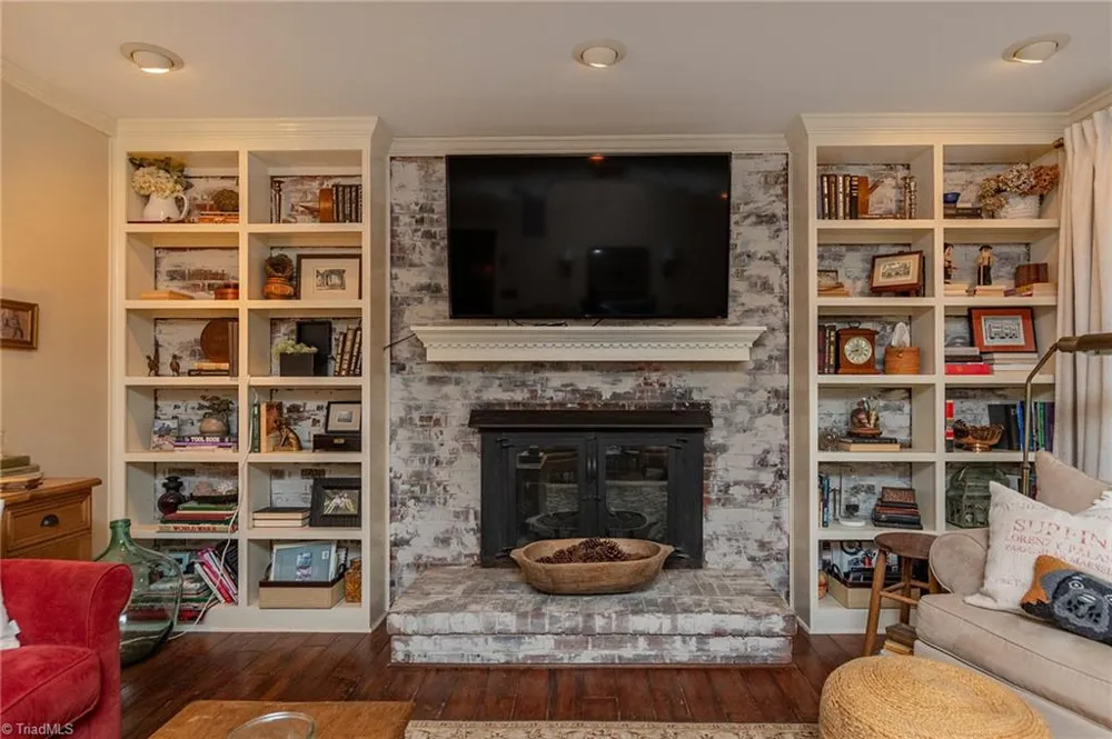 2014 La Vista Drive High Point, NC 27265