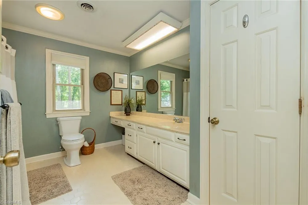 2014 La Vista Drive High Point, NC 27265