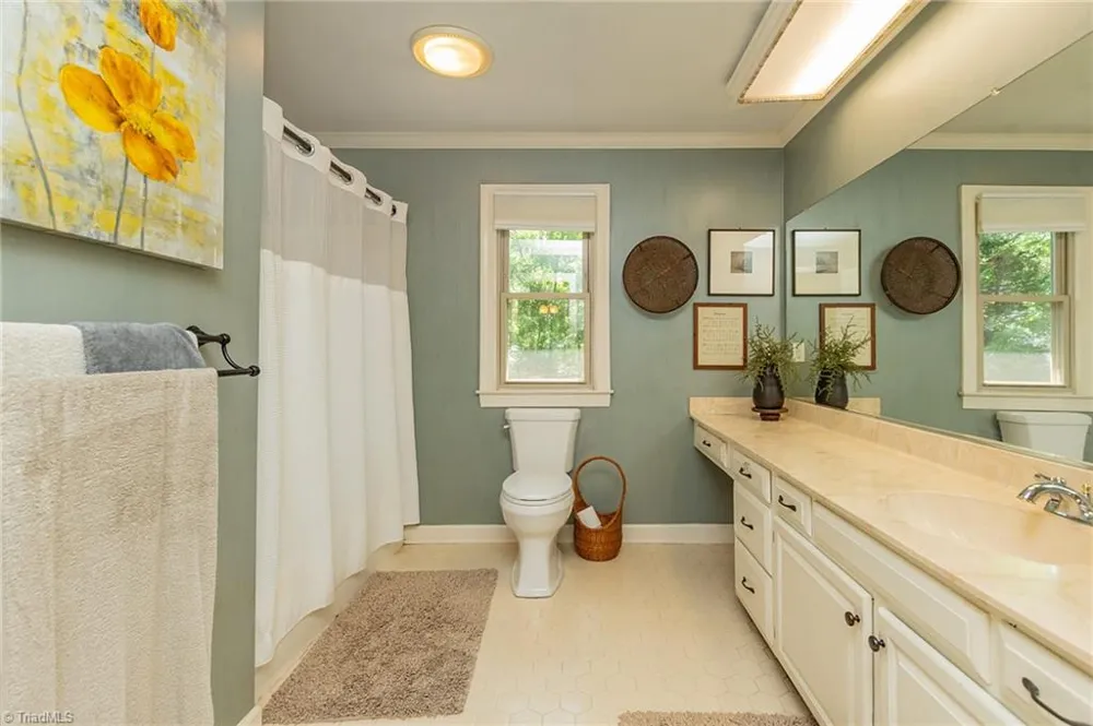 2014 La Vista Drive High Point, NC 27265
