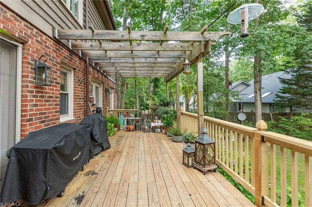 2014 La Vista Drive High Point, NC 27265