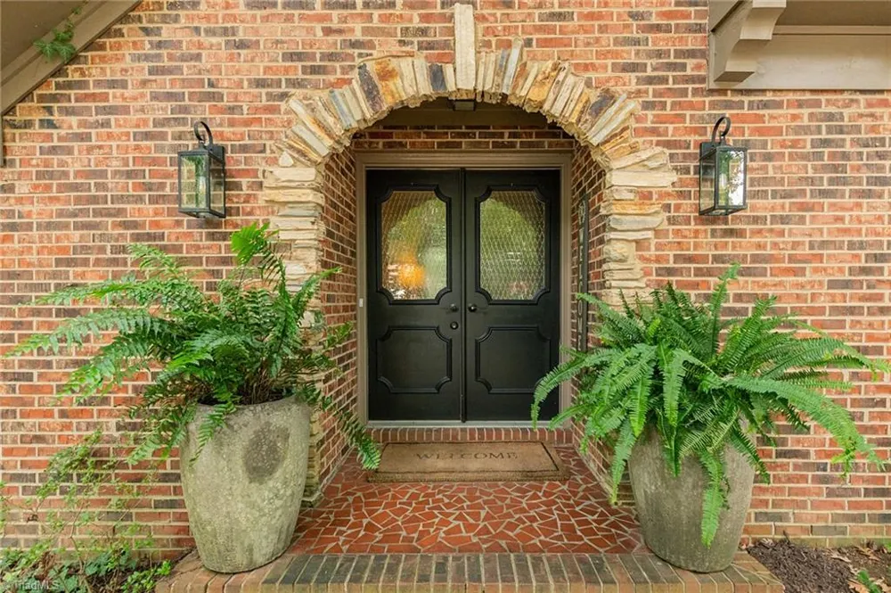 2014 La Vista Drive High Point, NC 27265