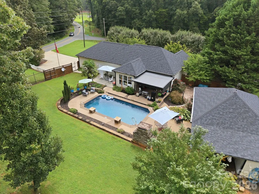 359 Huffstetler Lake Road Dallas, NC 28034