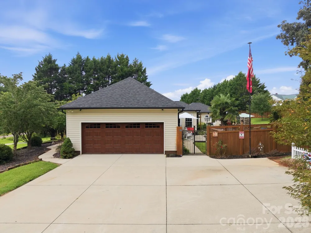 359 Huffstetler Lake Road Dallas, NC 28034