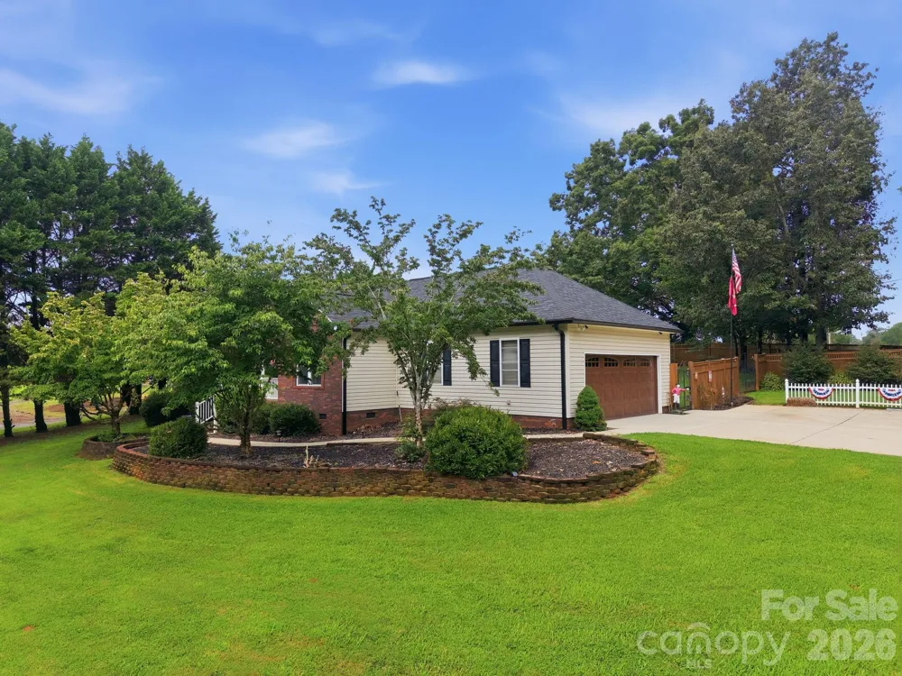 359 Huffstetler Lake Road Dallas, NC 28034