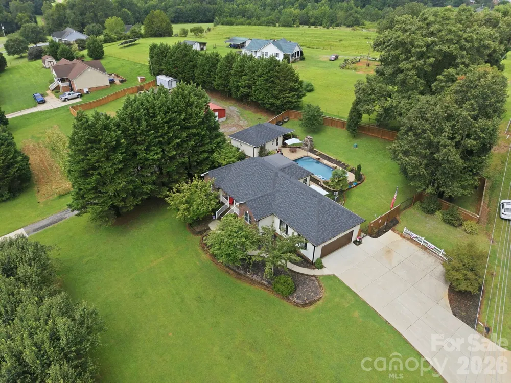 359 Huffstetler Lake Road Dallas, NC 28034
