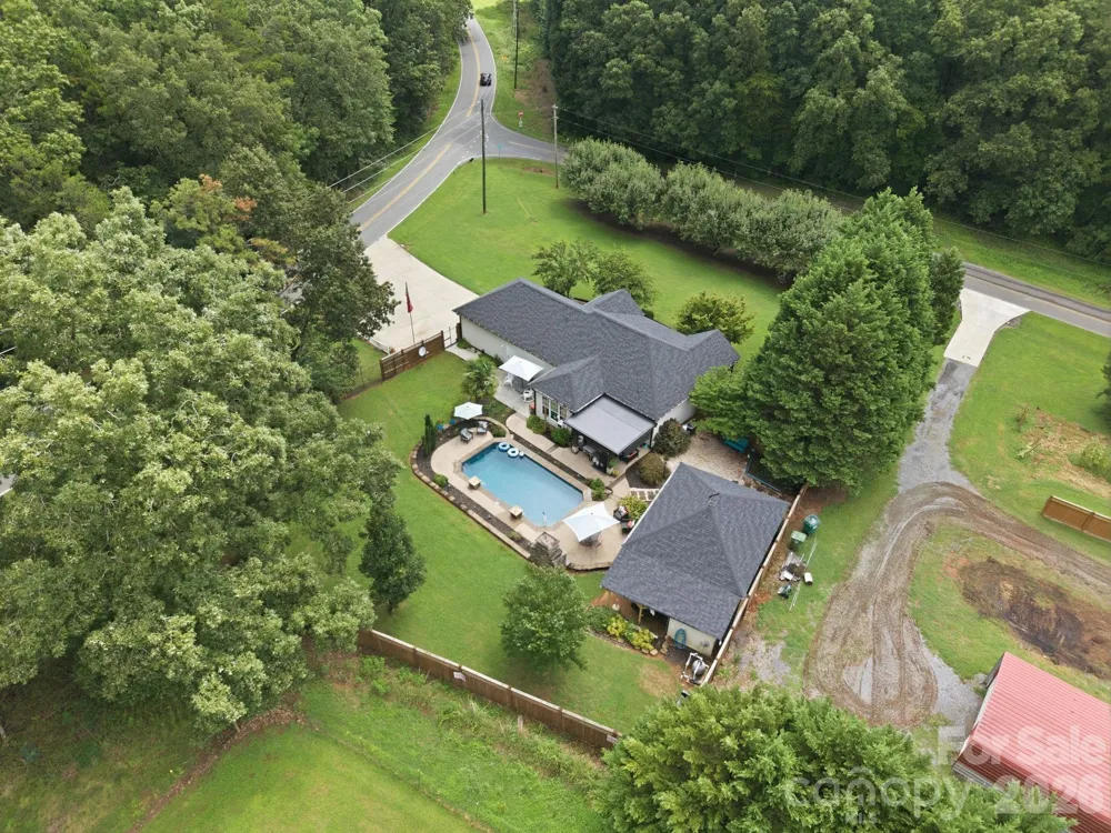 359 Huffstetler Lake Road Dallas, NC 28034