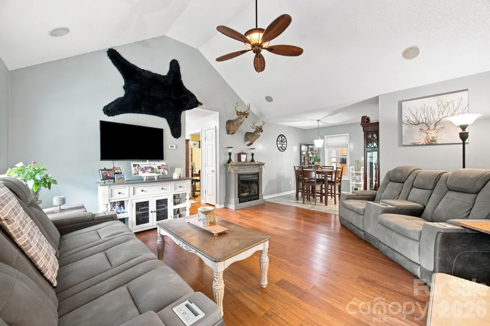 359 Huffstetler Lake Road Dallas, NC 28034